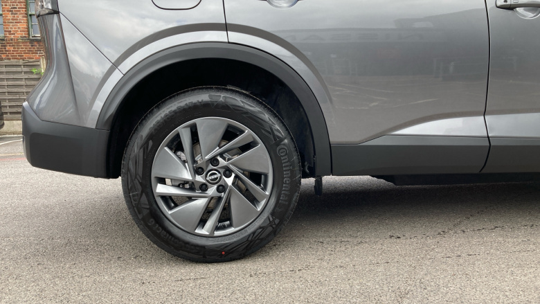 Nissan Qashqai 1.3 DiG-T MH Acenta Premium 5dr Petrol Hatchback